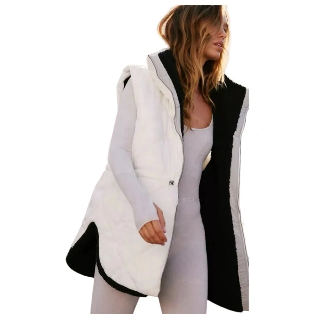FP Movement Venture On Reversible Vest in White Black - Picture 2 of 4